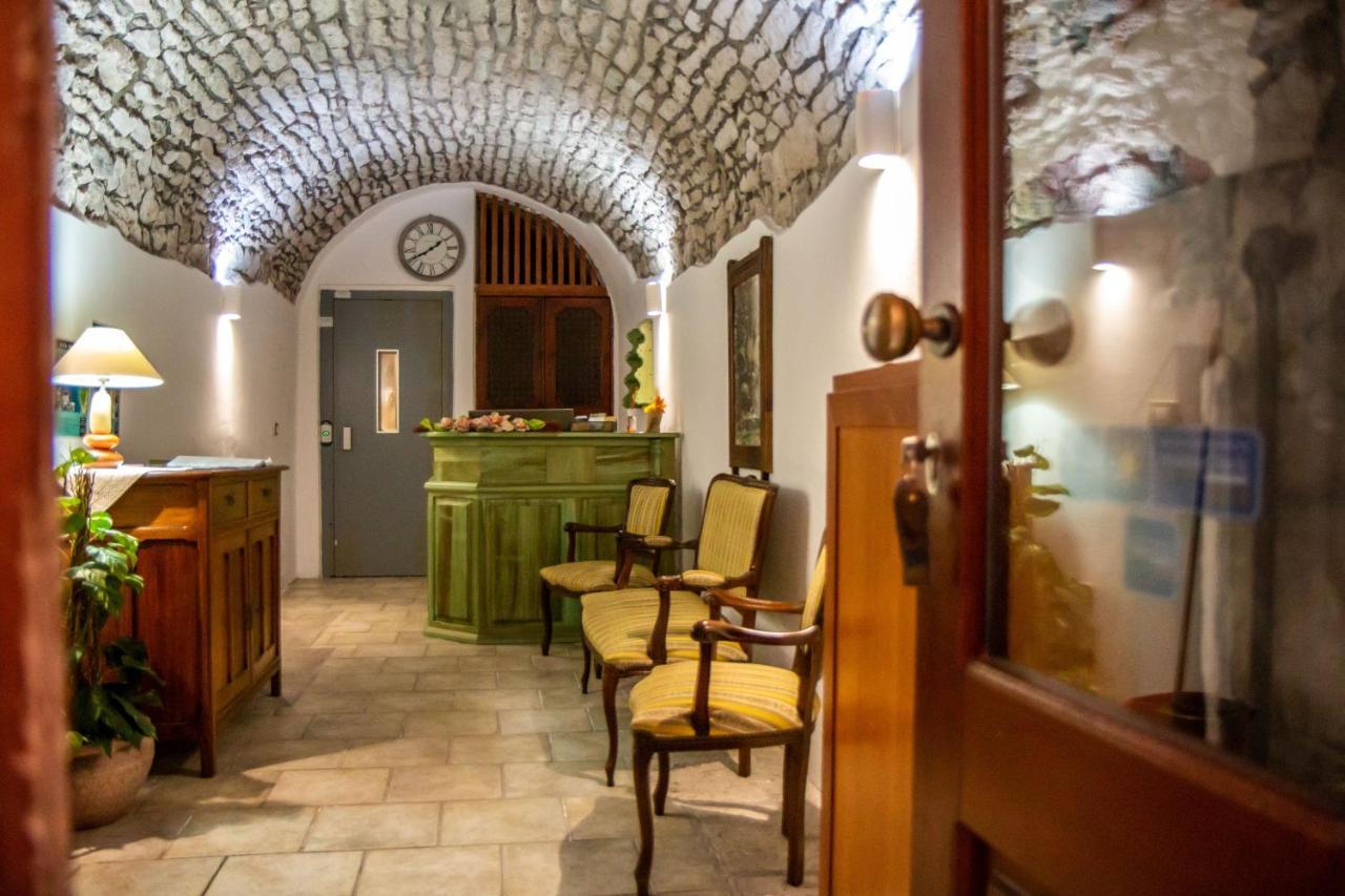 S'Ammentu House Hotel Bosa Bagian luar foto