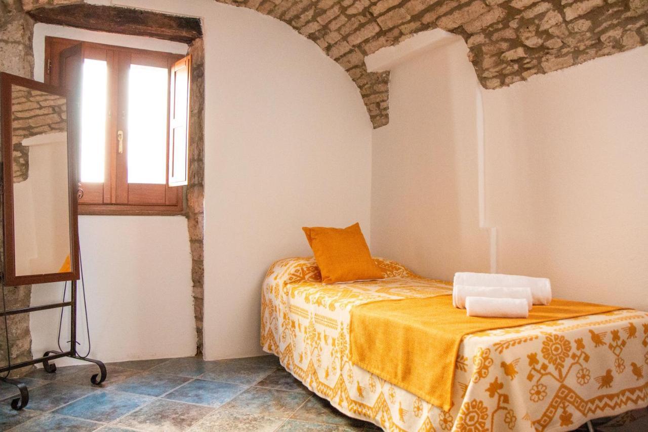 S'Ammentu House Hotel Bosa Bagian luar foto