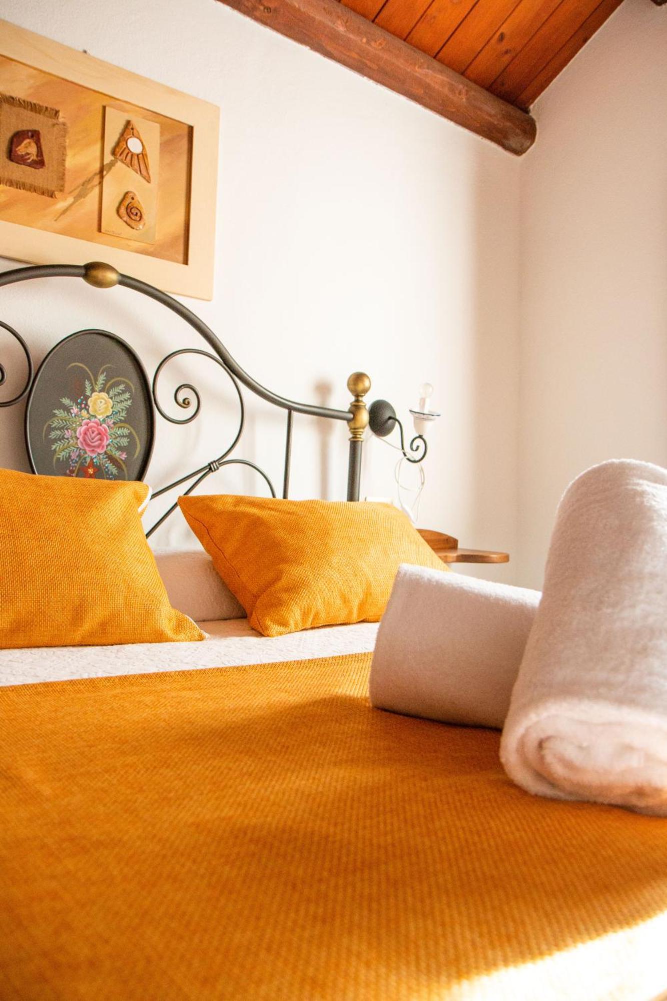 S'Ammentu House Hotel Bosa Bagian luar foto