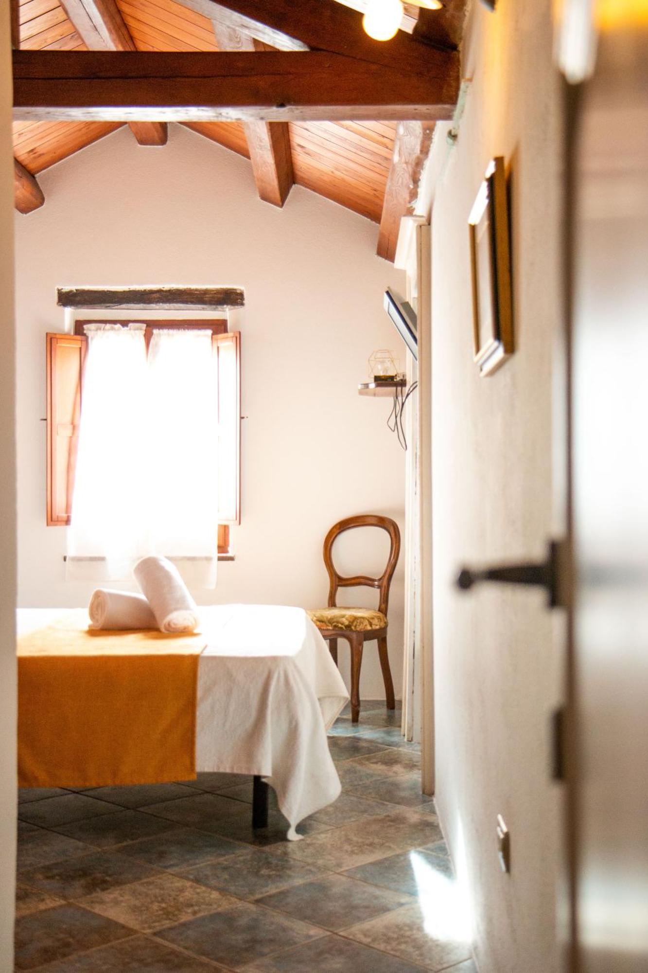 S'Ammentu House Hotel Bosa Bagian luar foto