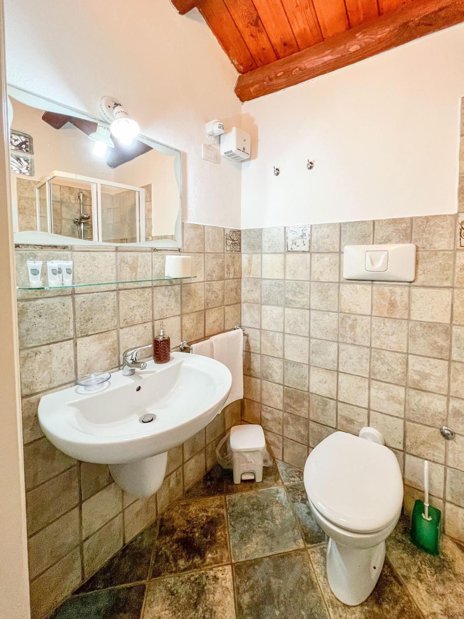 S'Ammentu House Hotel Bosa Bagian luar foto